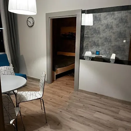 Avis Skwer Kosciuszki 10 * Gdynia